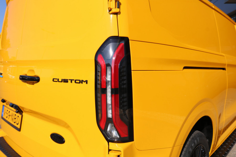 Ford E-Transit Cust. L2 H1 65 kWh Black Edition