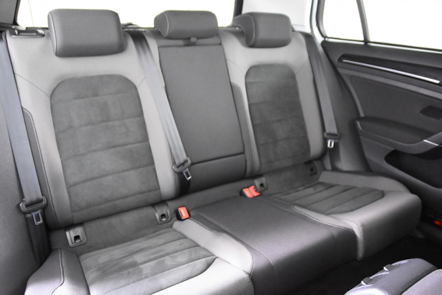 Volkswagen Golf 1.0 TSI Highline *1ste Eigenaar*Alcantara Leer*Carplay*Navigatie*