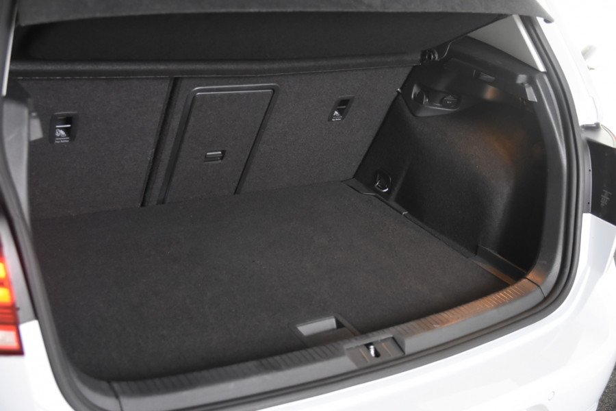 Volkswagen Golf 1.0 TSI Highline *1ste Eigenaar*Alcantara Leer*Carplay*Navigatie*