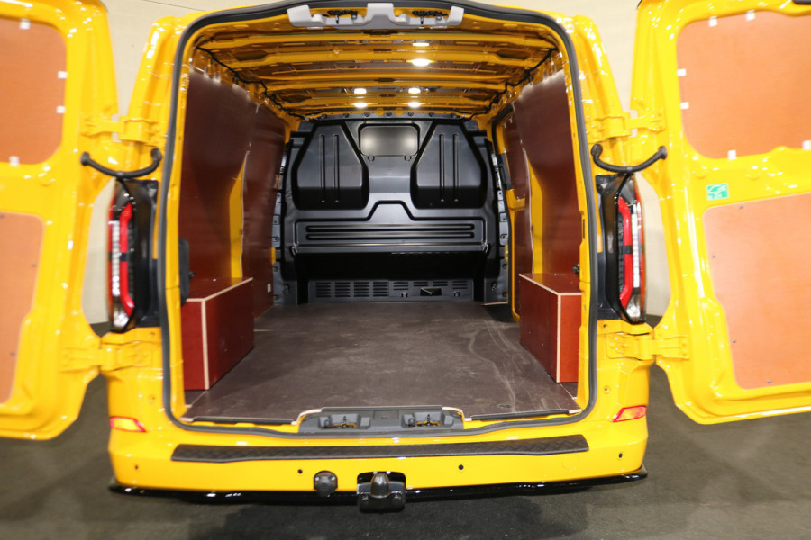 Ford E-Transit Cust. L2 H1 65 kWh Black Edition
