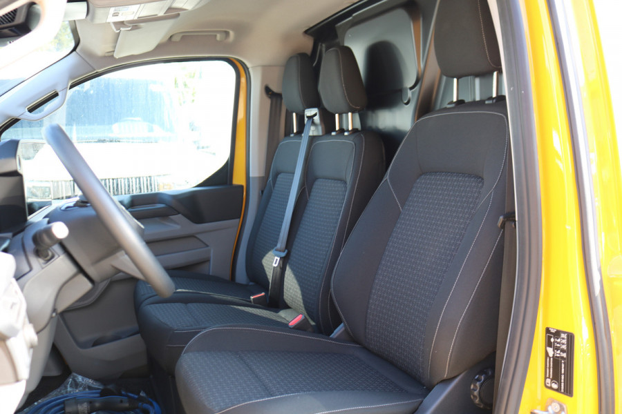 Ford E-Transit Cust. L2 H1 65 kWh Black Edition