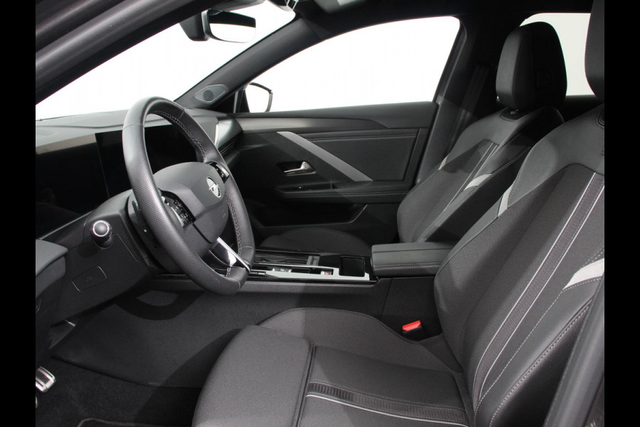 Opel Astra Sports Tourer 1.2 Turbo GS Climate control Cruise control Parkeersensoren Achteruitrij camera Navigatie LED Apple Carplay/ Andriod Auto