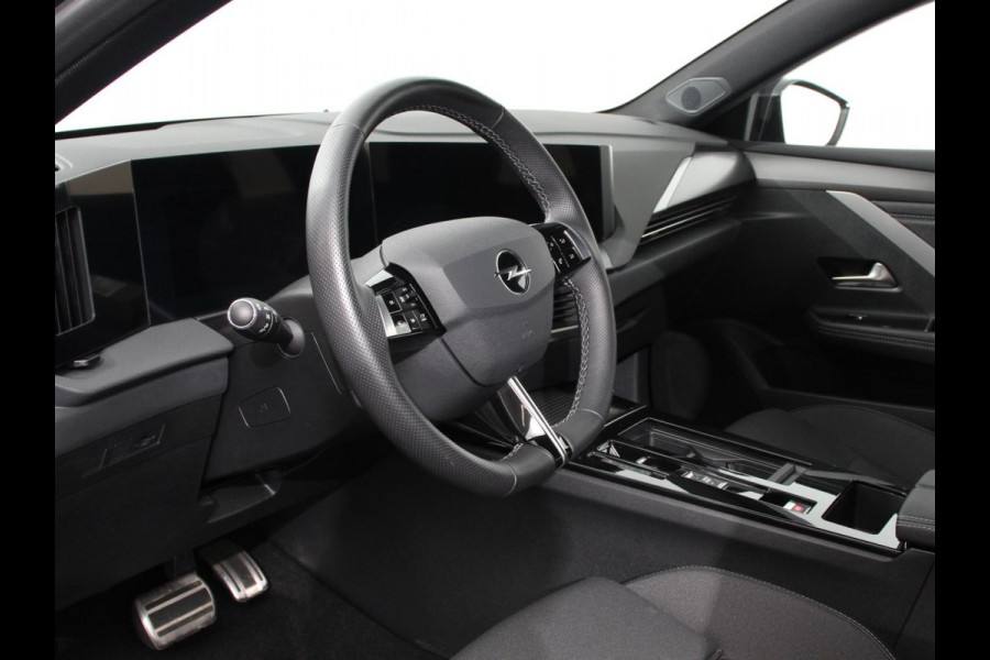 Opel Astra Sports Tourer 1.2 Turbo GS Climate control Cruise control Parkeersensoren Achteruitrij camera Navigatie LED Apple Carplay/ Andriod Auto