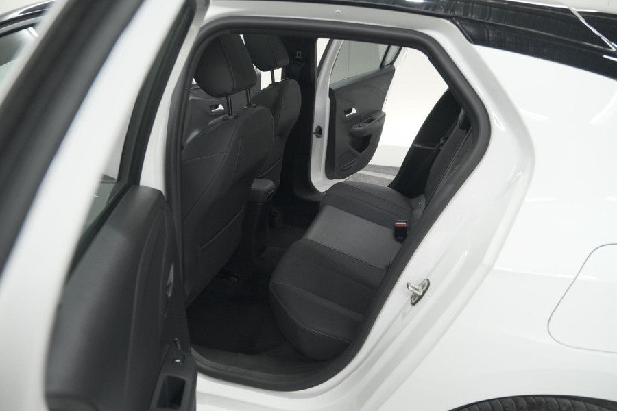 Opel Corsa 1.2 Turbo 100 Ultimate | Panoramadak | Camera | Dodehoekdetectie | Apple Carplay