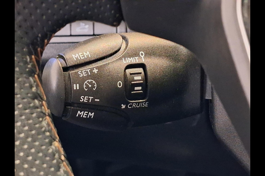 Peugeot 5008 5 zits 1.2 Turbo 130pk GT-Line | Navigatie | Elektrisch Panoramadak | Achteruitrijcamera | Handsfree Kofferklep | Keyless Entry | Apple Carplay/Android Auto |
