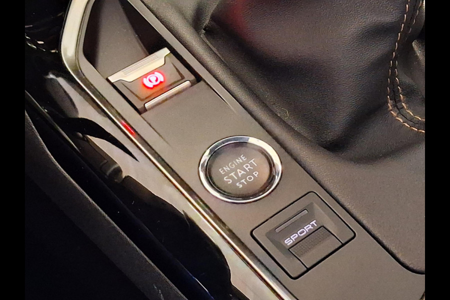Peugeot 5008 5 zits 1.2 Turbo 130pk GT-Line | Navigatie | Elektrisch Panoramadak | Achteruitrijcamera | Handsfree Kofferklep | Keyless Entry | Apple Carplay/Android Auto |
