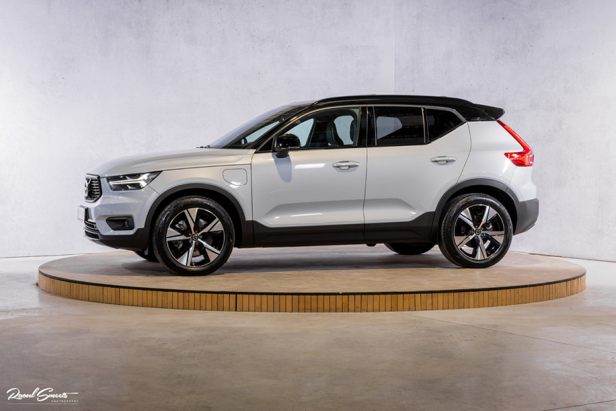 Volvo XC40 1.5 T5 Plug-in hybrid Plus Dark | Adaptieve cruise | Panorama dak | Harman Kardon | Memory |