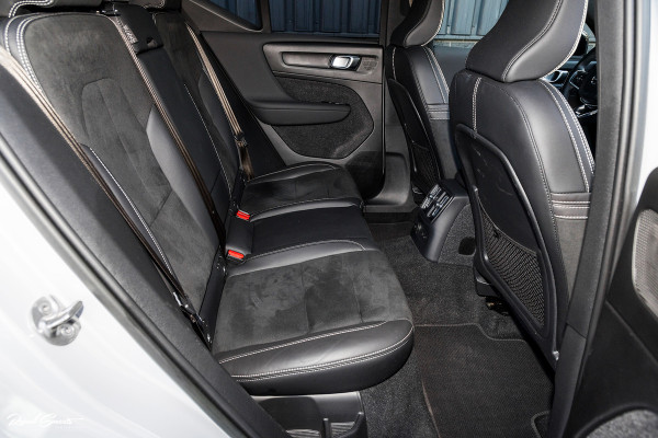 Volvo XC40 1.5 T5 Plug-in hybrid Plus Dark | Adaptieve cruise | Panorama dak | Harman Kardon | Memory |