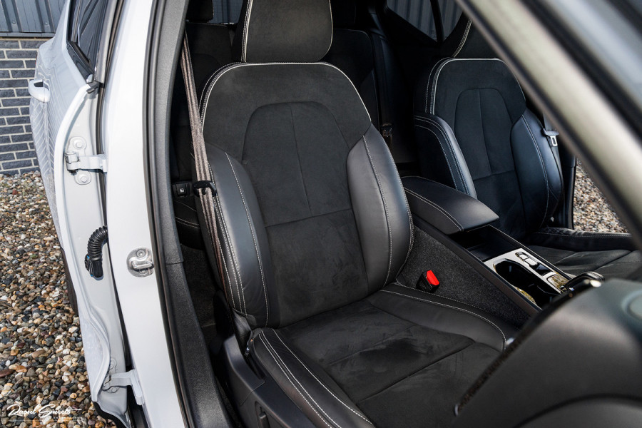 Volvo XC40 1.5 T5 Plug-in hybrid Plus Dark | Adaptieve cruise | Panorama dak | Harman Kardon | Memory |