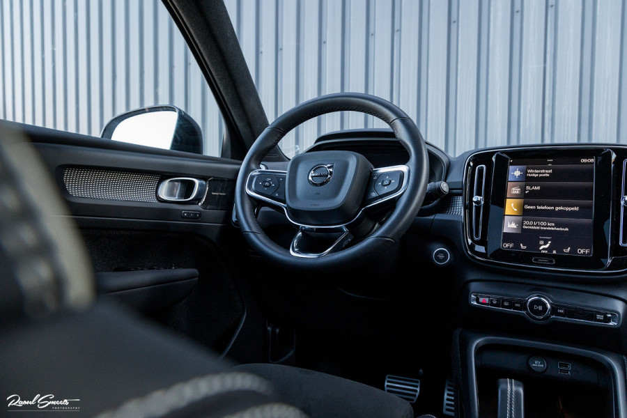 Volvo XC40 1.5 T5 Plug-in hybrid Plus Dark | Adaptieve cruise | Panorama dak | Harman Kardon | Memory |