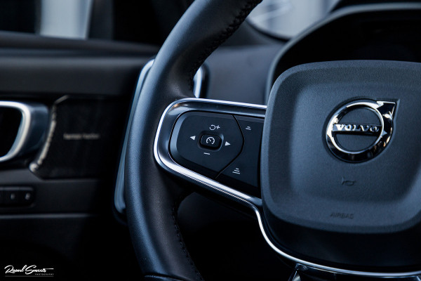 Volvo XC40 1.5 T5 Plug-in hybrid Plus Dark | Adaptieve cruise | Panorama dak | Harman Kardon | Memory |