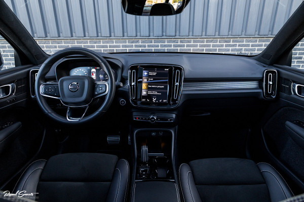 Volvo XC40 1.5 T5 Plug-in hybrid Plus Dark | Adaptieve cruise | Panorama dak | Harman Kardon | Memory |