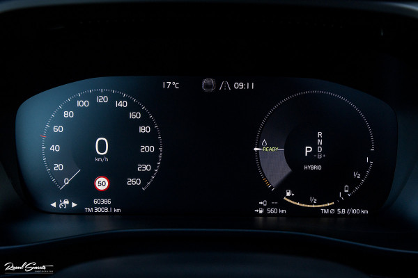 Volvo XC40 1.5 T5 Plug-in hybrid Plus Dark | Adaptieve cruise | Panorama dak | Harman Kardon | Memory |