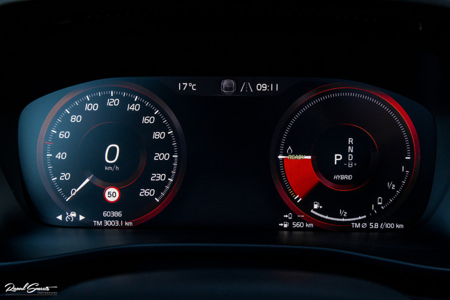 Volvo XC40 1.5 T5 Plug-in hybrid Plus Dark | Adaptieve cruise | Panorama dak | Harman Kardon | Memory |