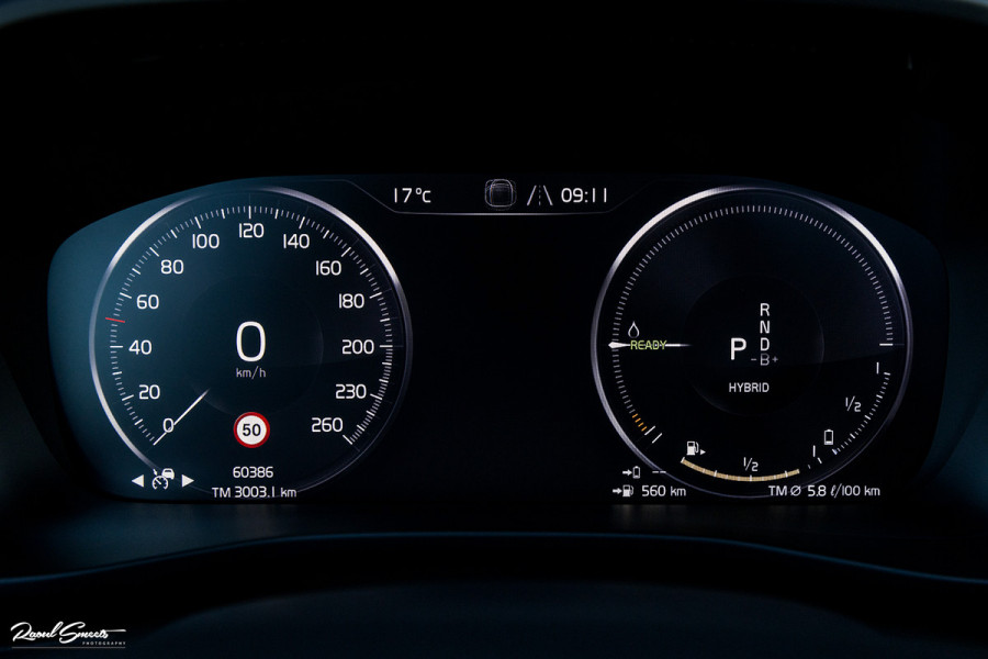 Volvo XC40 1.5 T5 Plug-in hybrid Plus Dark | Adaptieve cruise | Panorama dak | Harman Kardon | Memory |