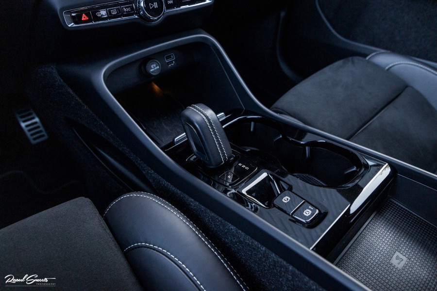 Volvo XC40 1.5 T5 Plug-in hybrid Plus Dark | Adaptieve cruise | Panorama dak | Harman Kardon | Memory |