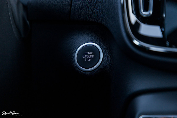 Volvo XC40 1.5 T5 Plug-in hybrid Plus Dark | Adaptieve cruise | Panorama dak | Harman Kardon | Memory |