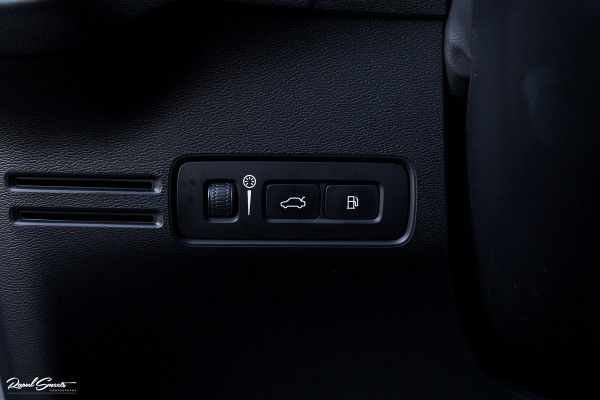 Volvo XC40 1.5 T5 Plug-in hybrid Plus Dark | Adaptieve cruise | Panorama dak | Harman Kardon | Memory |