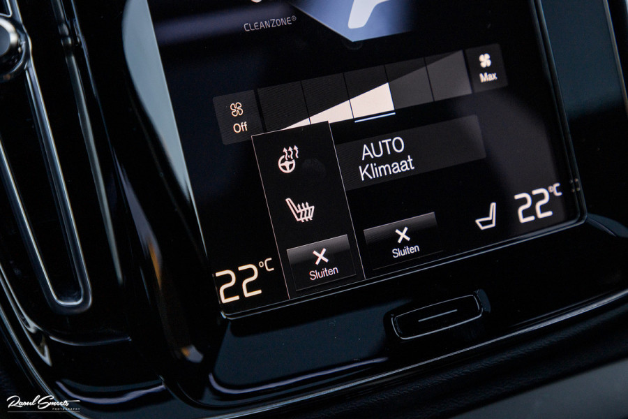 Volvo XC40 1.5 T5 Plug-in hybrid Plus Dark | Adaptieve cruise | Panorama dak | Harman Kardon | Memory |