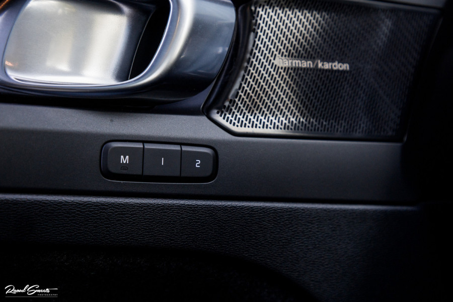 Volvo XC40 1.5 T5 Plug-in hybrid Plus Dark | Adaptieve cruise | Panorama dak | Harman Kardon | Memory |