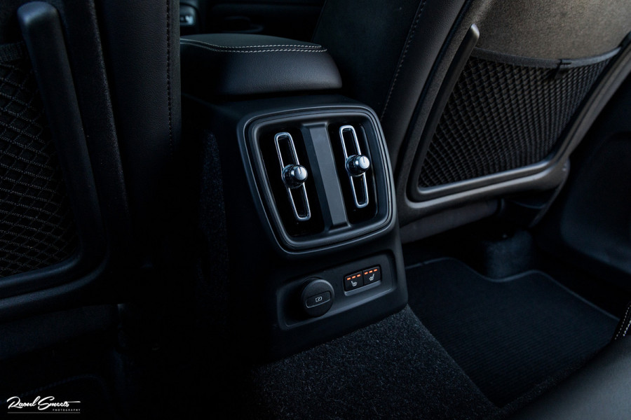 Volvo XC40 1.5 T5 Plug-in hybrid Plus Dark | Adaptieve cruise | Panorama dak | Harman Kardon | Memory |