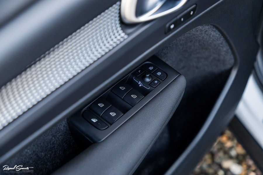 Volvo XC40 1.5 T5 Plug-in hybrid Plus Dark | Adaptieve cruise | Panorama dak | Harman Kardon | Memory |