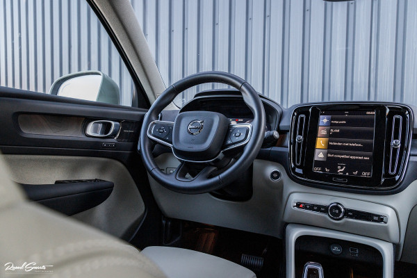 Volvo XC40 1.5 T4 Plug-in hybrid Plus Bright | Adaptieve cruise | Harman Kardon | Memory | Leder |
