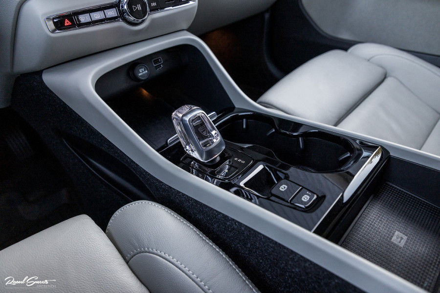 Volvo XC40 1.5 T4 Plug-in hybrid Plus Bright | Adaptieve cruise | Harman Kardon | Memory | Leder |