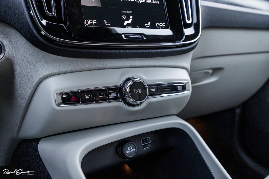 Volvo XC40 1.5 T4 Plug-in hybrid Plus Bright | Adaptieve cruise | Harman Kardon | Memory | Leder |