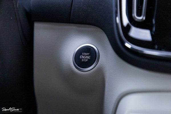 Volvo XC40 1.5 T4 Plug-in hybrid Plus Bright | Adaptieve cruise | Harman Kardon | Memory | Leder |