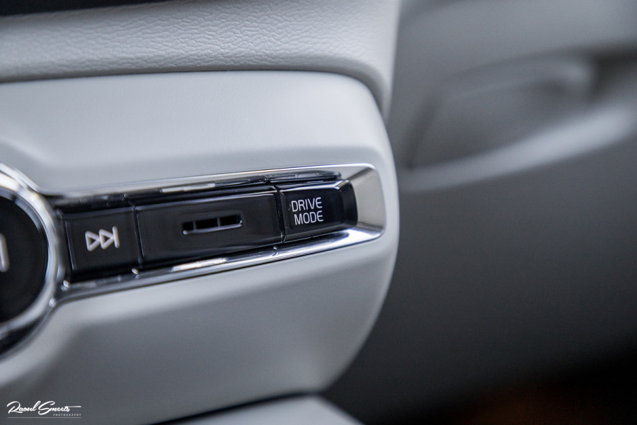 Volvo XC40 1.5 T4 Plug-in hybrid Plus Bright | Adaptieve cruise | Harman Kardon | Memory | Leder |