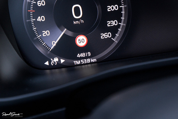 Volvo XC40 1.5 T4 Plug-in hybrid Plus Bright | Adaptieve cruise | Harman Kardon | Memory | Leder |