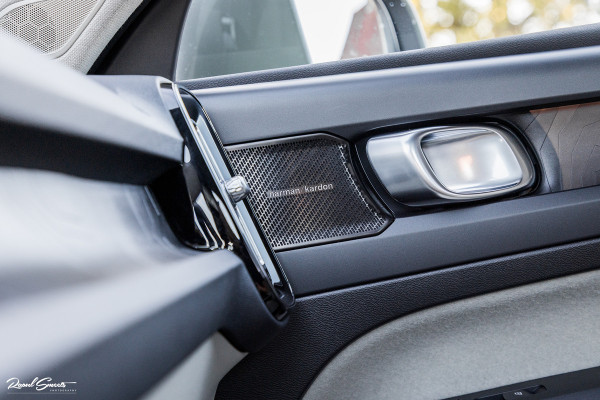 Volvo XC40 1.5 T4 Plug-in hybrid Plus Bright | Adaptieve cruise | Harman Kardon | Memory | Leder |