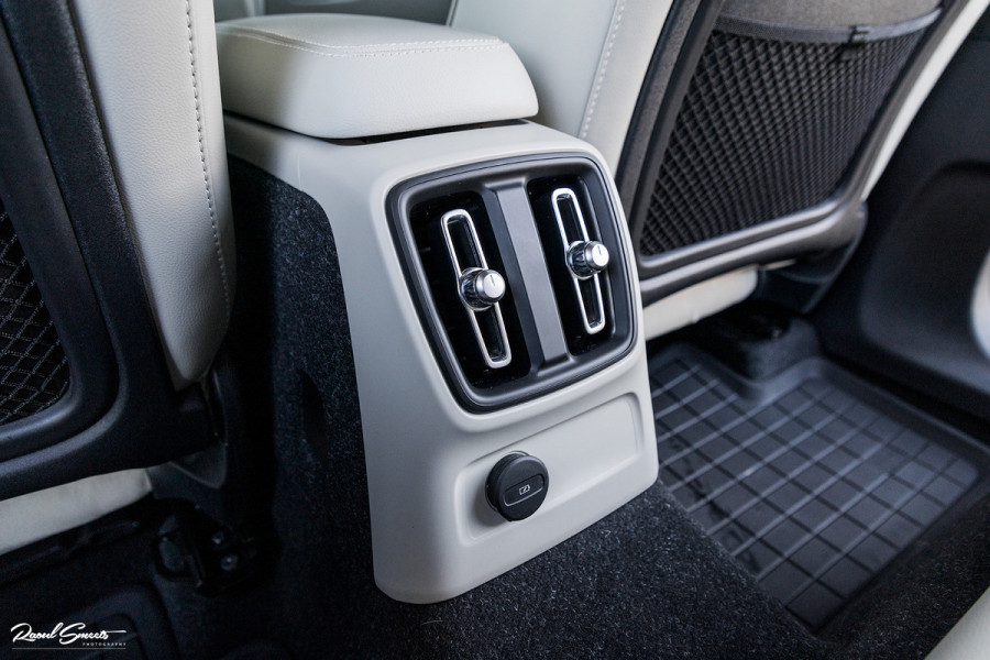 Volvo XC40 1.5 T4 Plug-in hybrid Plus Bright | Adaptieve cruise | Harman Kardon | Memory | Leder |