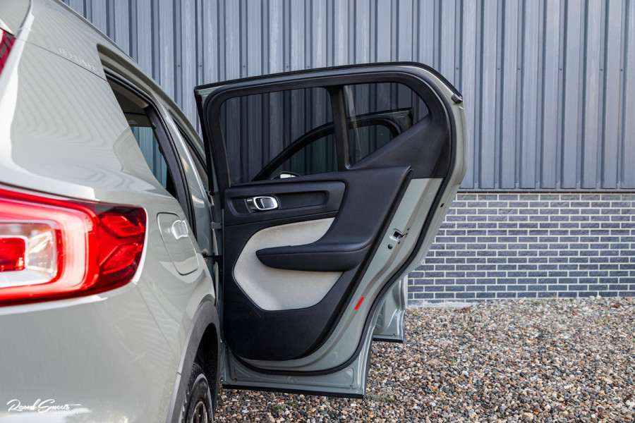 Volvo XC40 1.5 T4 Plug-in hybrid Plus Bright | Adaptieve cruise | Harman Kardon | Memory | Leder |