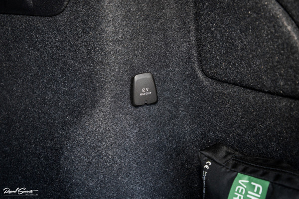 Volvo XC40 1.5 T4 Plug-in hybrid Plus Bright | Adaptieve cruise | Harman Kardon | Memory | Leder |