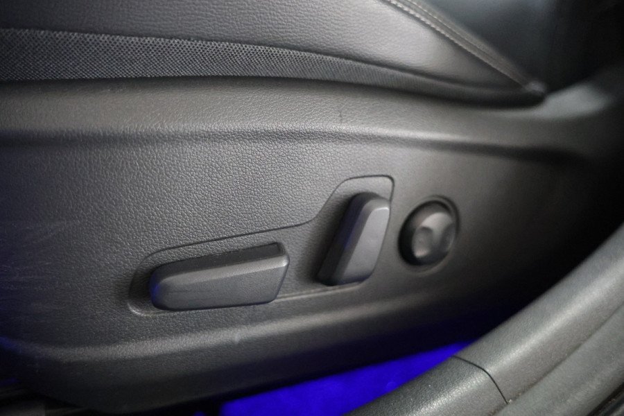 Hyundai Kona 1.0T Premium PANO NAVI CLIMA STOEL VERW+VERK PDC '18