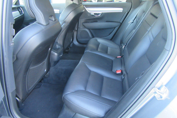 Volvo V90 2.0 T4 Momentum, Leder, Blis, Carplay, Trekhaak