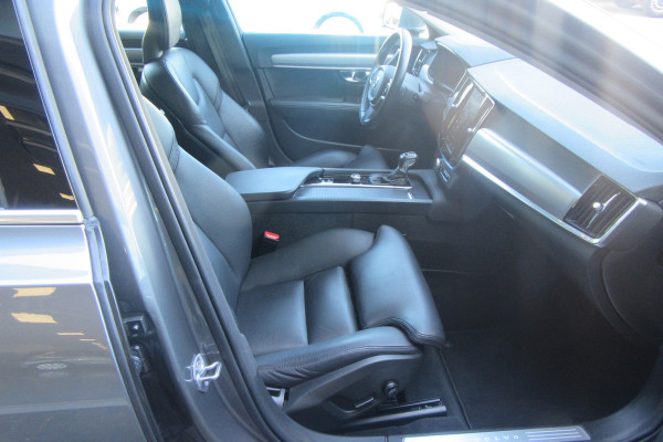Volvo V90 2.0 T4 Momentum, Leder, Blis, Carplay, Trekhaak