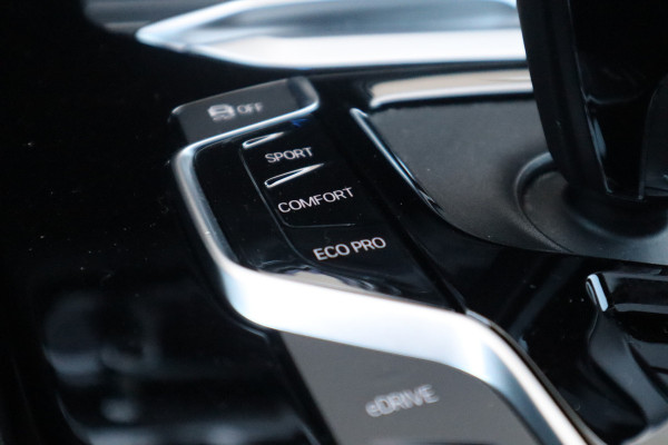 BMW X3 xDrive30e M-Sport Pano / Camera / Leder / HiFi / Trekhaak