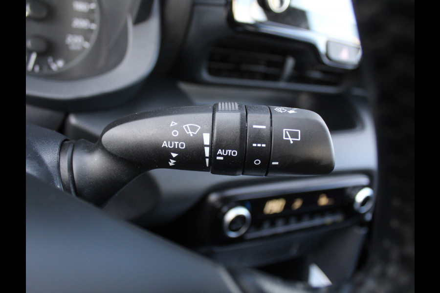 Toyota Yaris 1.5 Hybrid Active CARPLAY | CAMERA | CLIMATE | DAB | ADAPCRUISE | ELRM