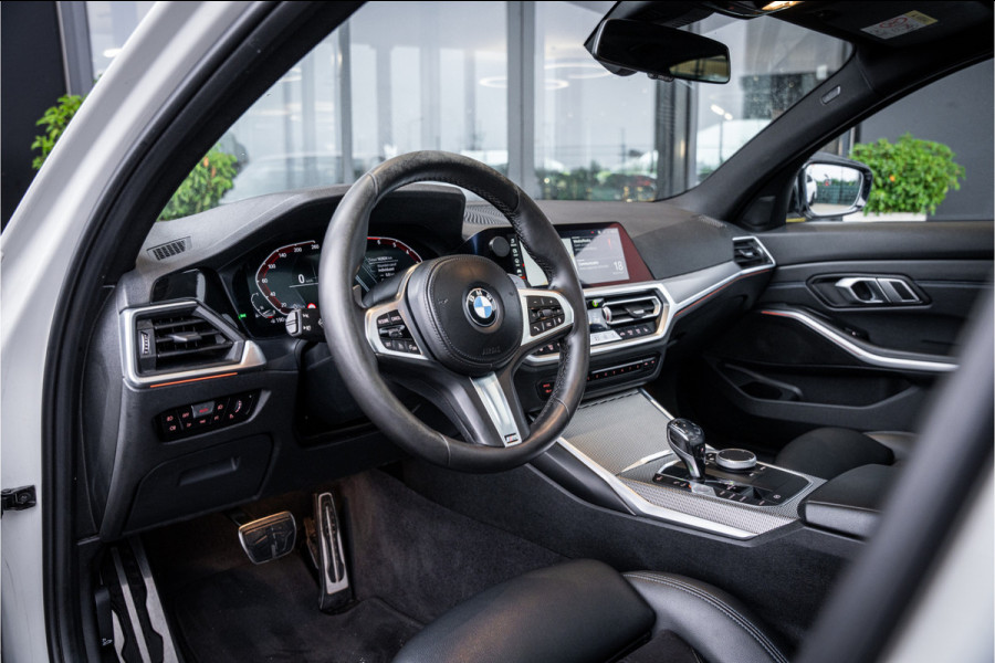 BMW 3-serie 320i Executive Edition - M Sport | Origineel NL | Panorama | Cruise Control | Camera