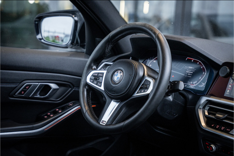 BMW 3-serie 320i Executive Edition - M Sport | Origineel NL | Panorama | Cruise Control | Camera