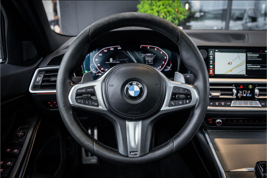 BMW 3-serie 320i Executive Edition - M Sport | Origineel NL | Panorama | Cruise Control | Camera