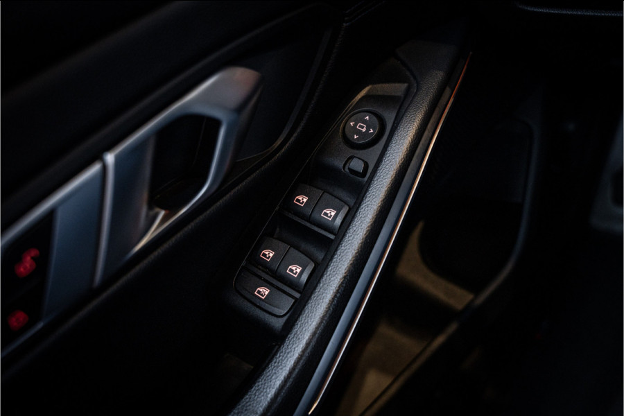 BMW 3-serie 320i Executive Edition - M Sport | Origineel NL | Panorama | Cruise Control | Camera