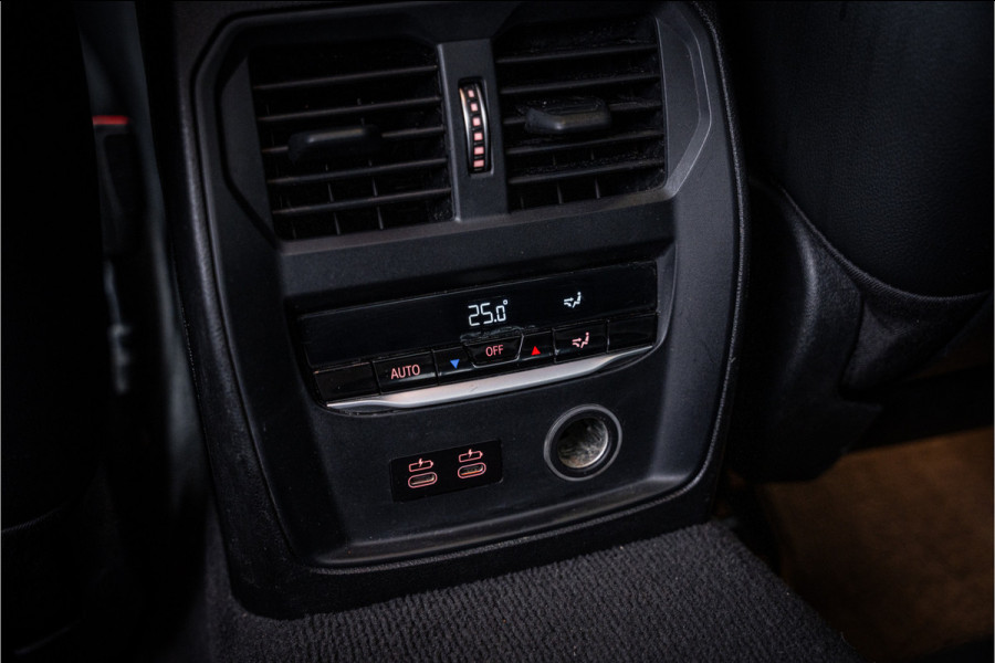 BMW 3-serie 320i Executive Edition - M Sport | Origineel NL | Panorama | Cruise Control | Camera