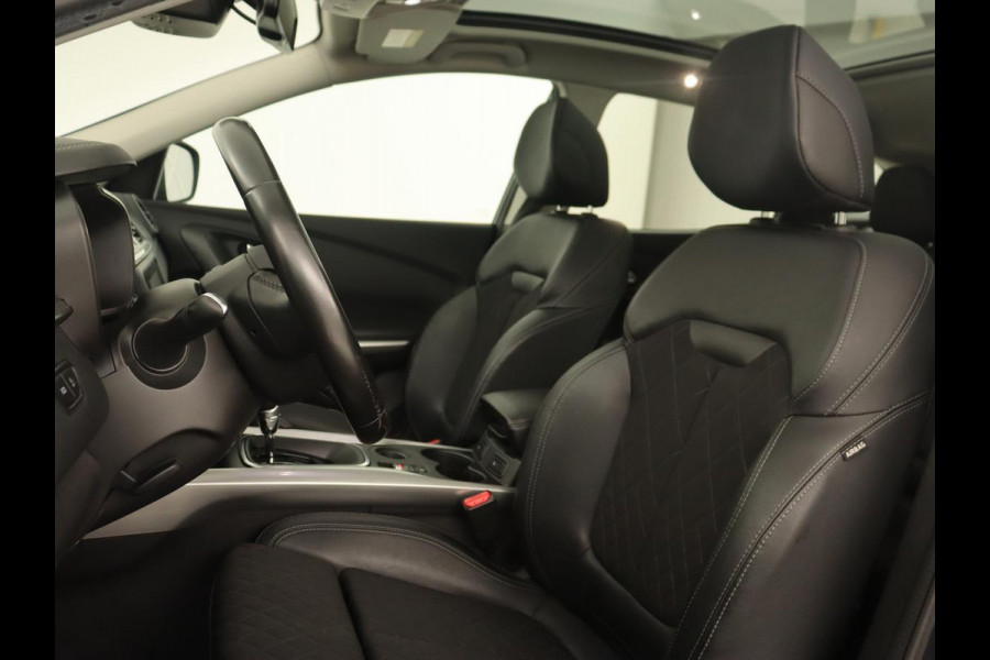 Renault Kadjar 1.3 TCe Zen | Panoramadak | Trekhaak | Leder | Keyless | Full LED | Camera | Sfeerverlichting | Carplay | Navigatie | Stoelverwarming | LMV 19 inch