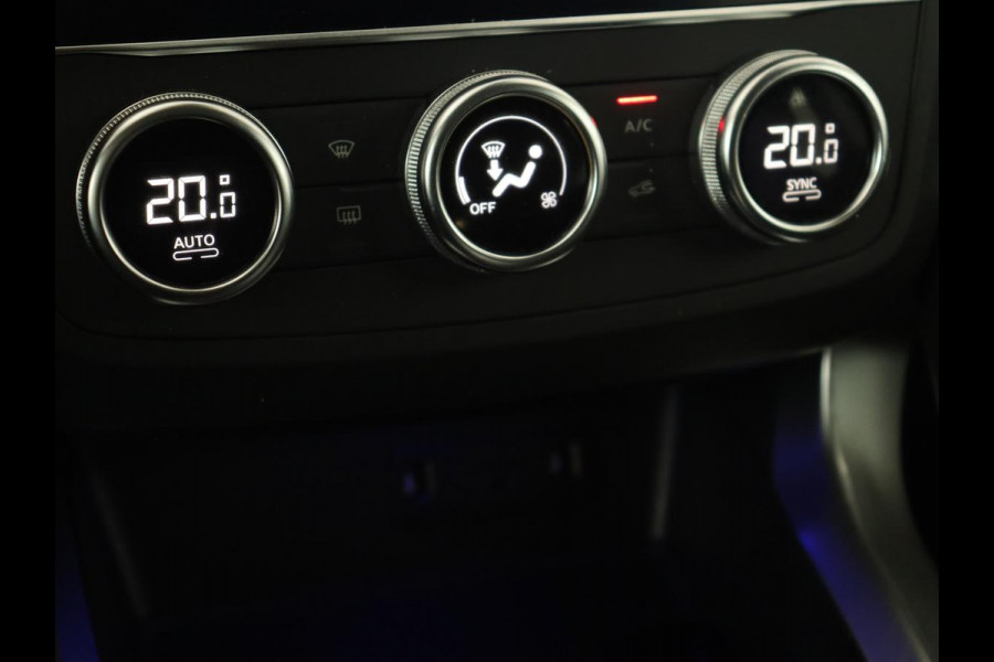 Renault Kadjar 1.3 TCe Zen | Panoramadak | Trekhaak | Leder | Keyless | Full LED | Camera | Sfeerverlichting | Carplay | Navigatie | Stoelverwarming | LMV 19 inch