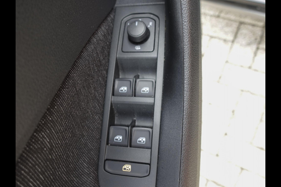 Škoda Kamiq 1.0 TSI 110pk DSG Style Navigatie Apple Carplay/Android Auto Climate Control Elektrisch bedienbare kofferbak Dab Extra Getint Glas
