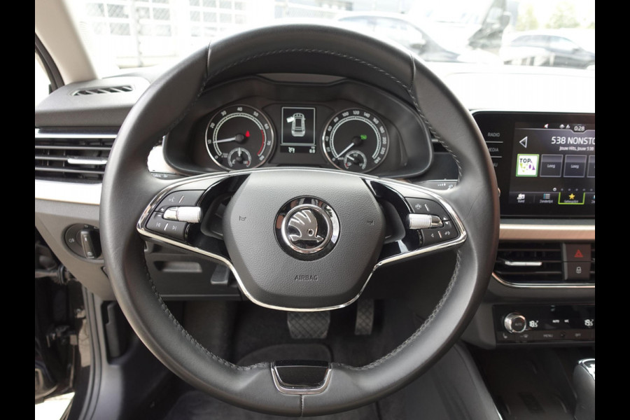 Škoda Kamiq 1.0 TSI 110pk DSG Style Navigatie Apple Carplay/Android Auto Climate Control Elektrisch bedienbare kofferbak Dab Extra Getint Glas